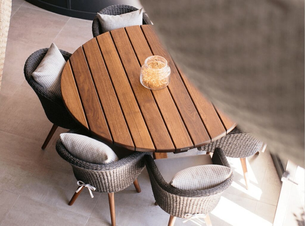 Diningsignature tables round table dining signature round table hero outdoor dining