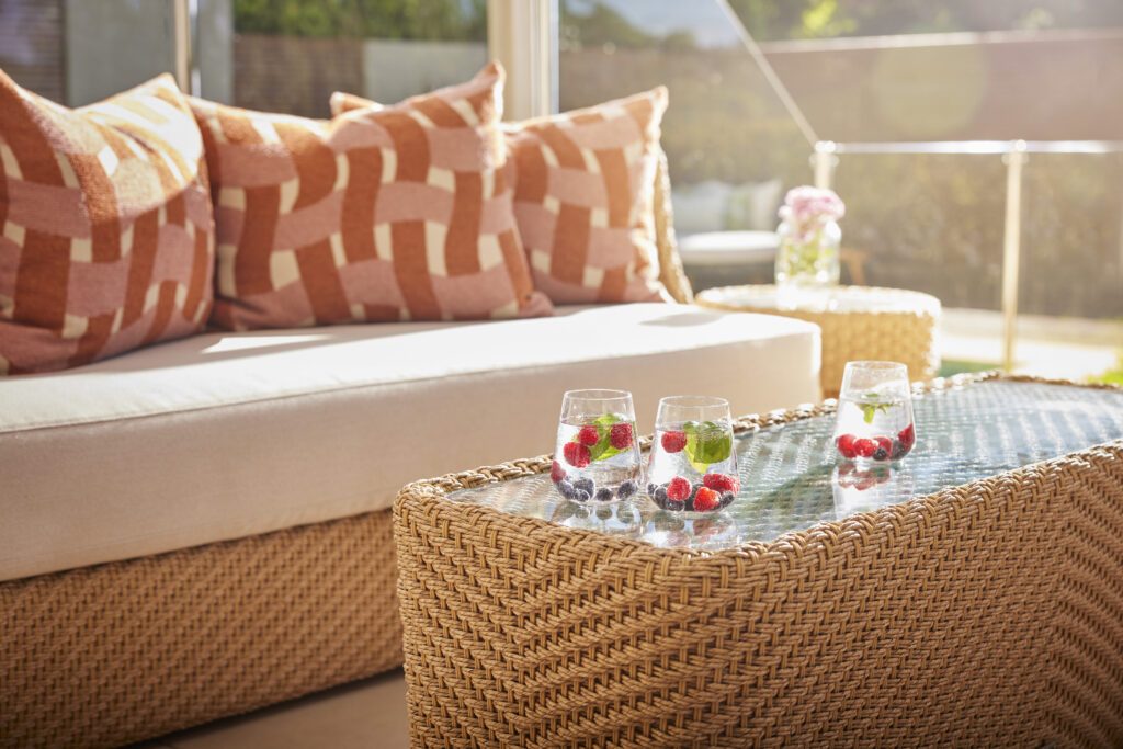 Epoque lounge 4 can outdoor cushions stay outside