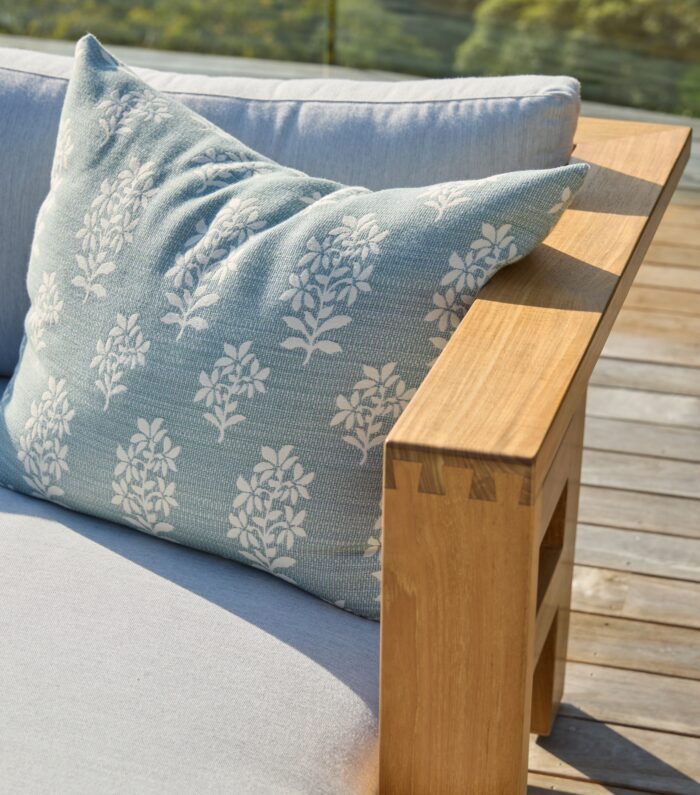 Outdoor teak modular setting