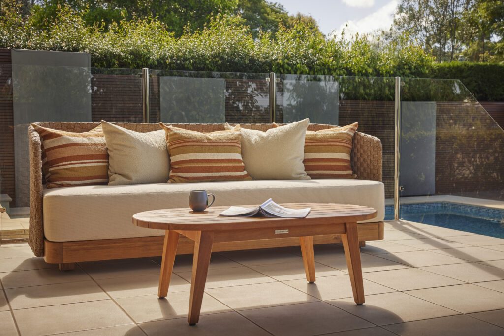 Provence lounge 5 landscape Provence lounge with teak coffee table